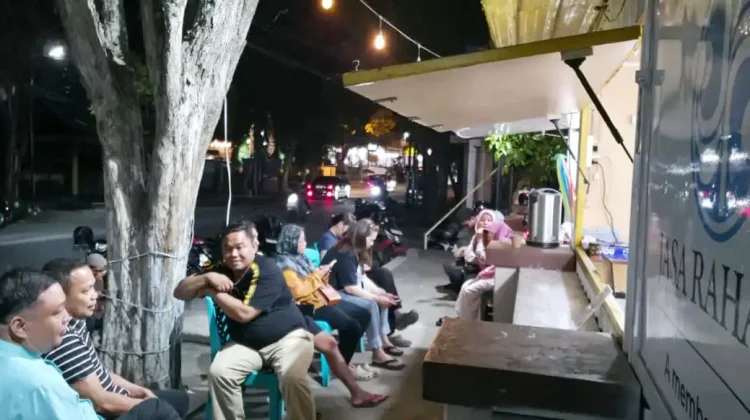 Saville Warkop: Jembatan Kehidupan Harian di Cilacap